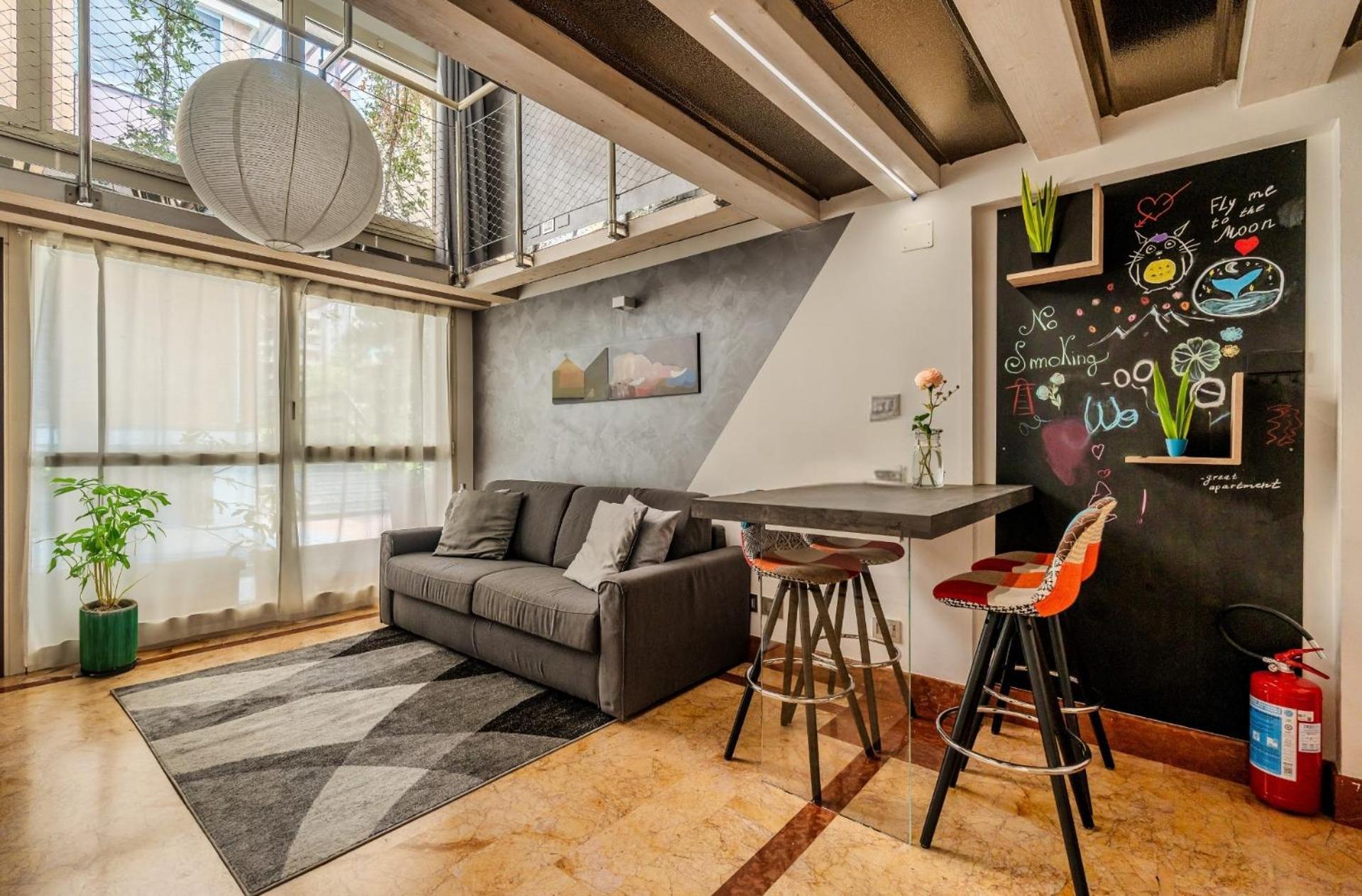 Loft Elegante In Centro In Zona Signorile - Davanti Metro Appartement